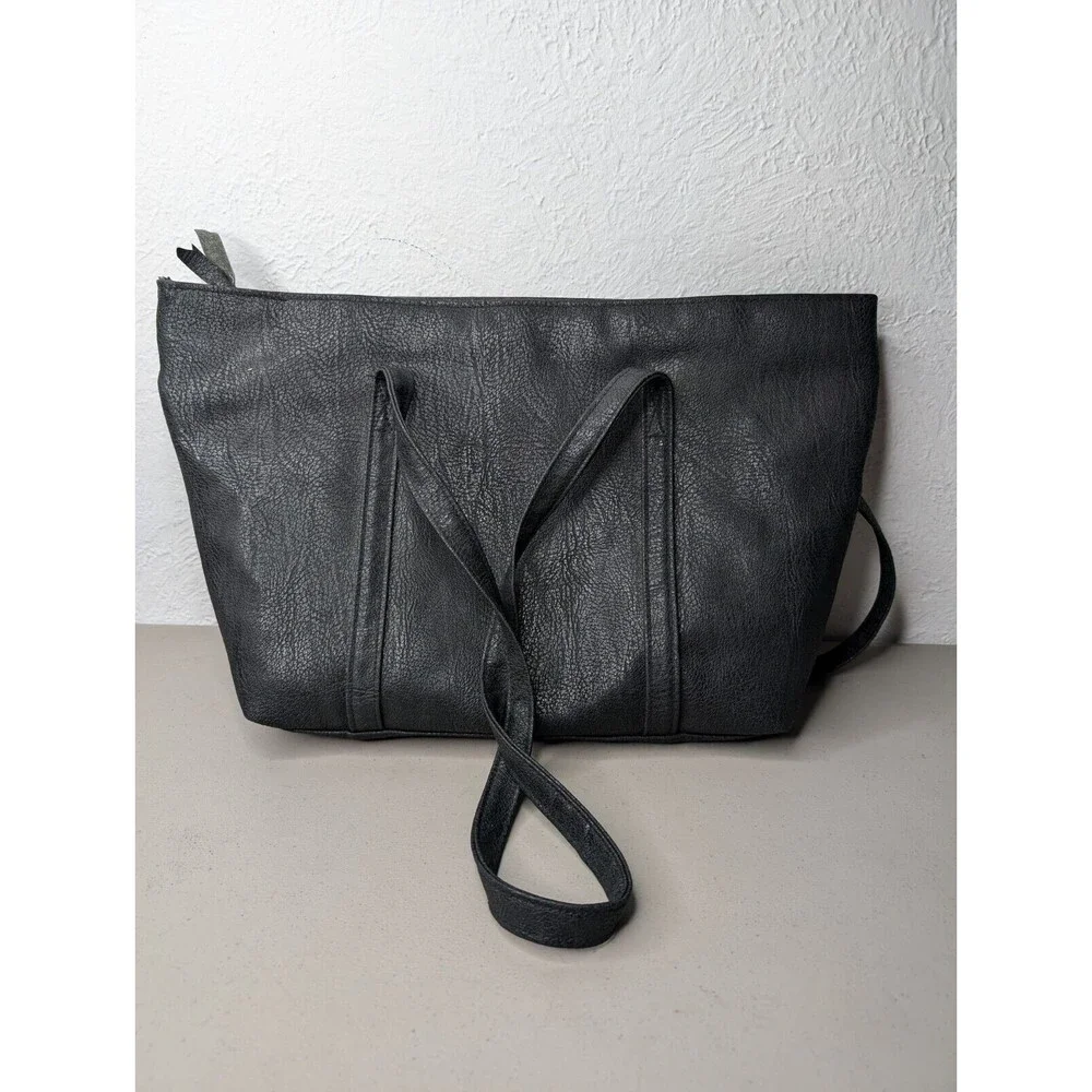 LaTique Black Faux Leather Marbled Shoulder Bag Tote Black‎ Hardware Black Strap